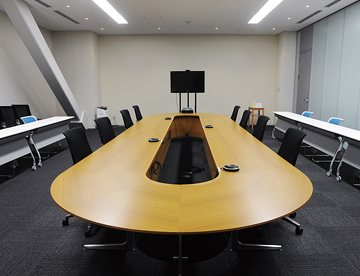 全社ミーティングが行われている大会議室